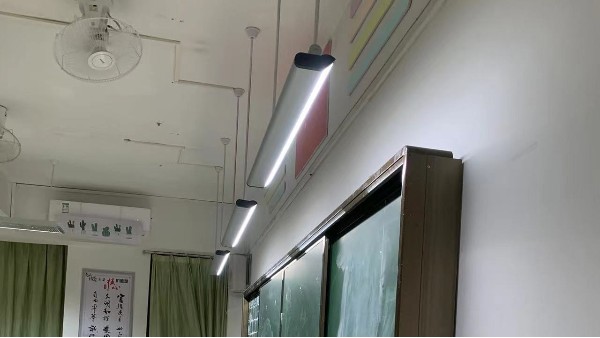 維格教育照明|用專業(yè)黑板燈守護(hù)每一雙渴望知識的眼睛